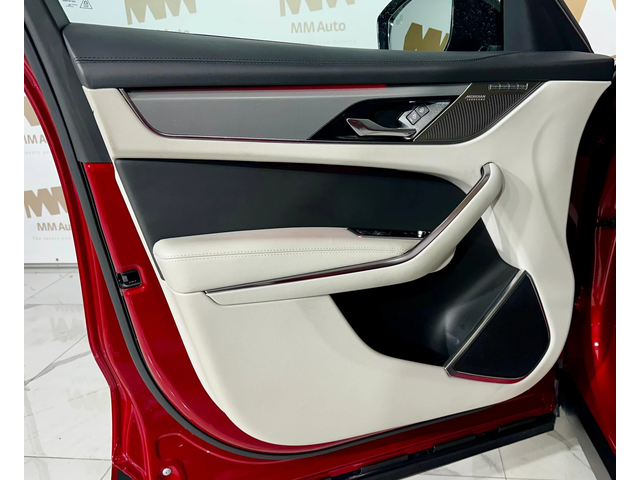 Jaguar F-PACE SVR* HuD* Pano* Meridian* 360 - автомобили, коли, обяви за нови и употребявани 6