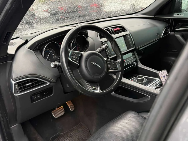 Jaguar F-PACE * R Sport * ПОДГРЕВ * КАМЕРА * ПАМЕТ * NAVI - автомобили, коли, обяви за нови и употребявани 13