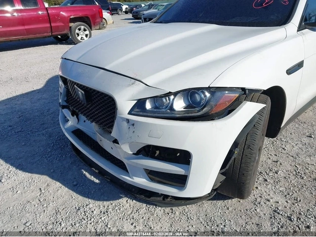 Jaguar F-PACE * Prestige* Awd* ПАНО* KEYLESS* Camera* ПОДГРЕВ* - автомобили, коли, обяви за нови и употребявани 5
