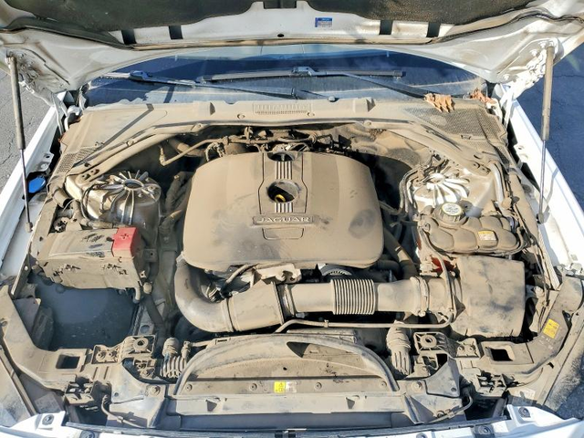 Jaguar XE 2.0L 4 Rear-wheel drive - автомобили, коли, обяви за нови и употребявани 11