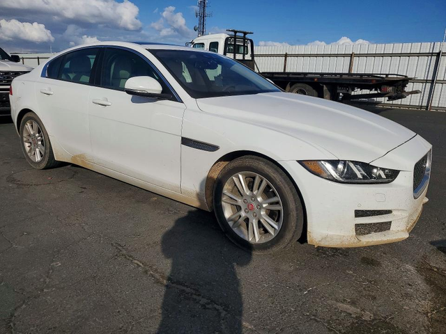 Jaguar XE 2.0L 4 Rear-wheel drive - автомобили, коли, обяви за нови и употребявани 3