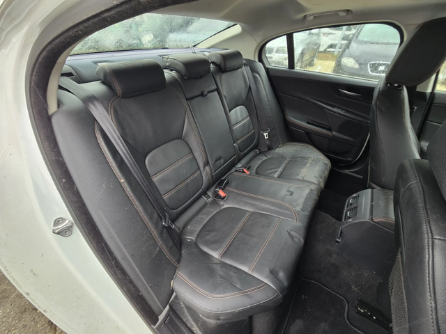 Jaguar XE 2.0D 180к.с ПРОБЛЕМ В МОТОРА - автомобили, коли, обяви за нови и употребявани 11