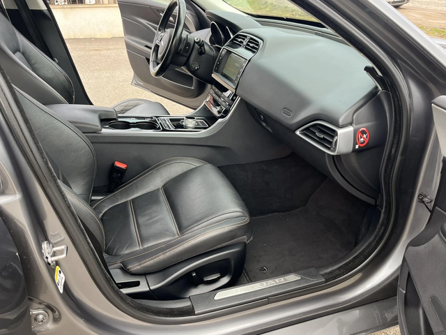 Jaguar XE 2.0TDI 180кс EURO 6B ПЕРФЕКТЕН ВНОС ИТАЛИЯ - автомобили, коли, обяви за нови и употребявани 10