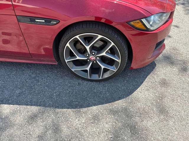 Jaguar XE | R Sport | 4X4 3.5T | + ГУМИ С ДЖАНТИ - автомобили, коли, обяви за нови и употребявани 5