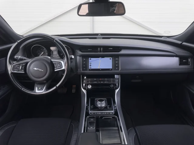 Jaguar XF 3.0D R-sport/300к.с./Навигация/Камера/Лизинг - автомобили, коли, обяви за нови и употребявани 11