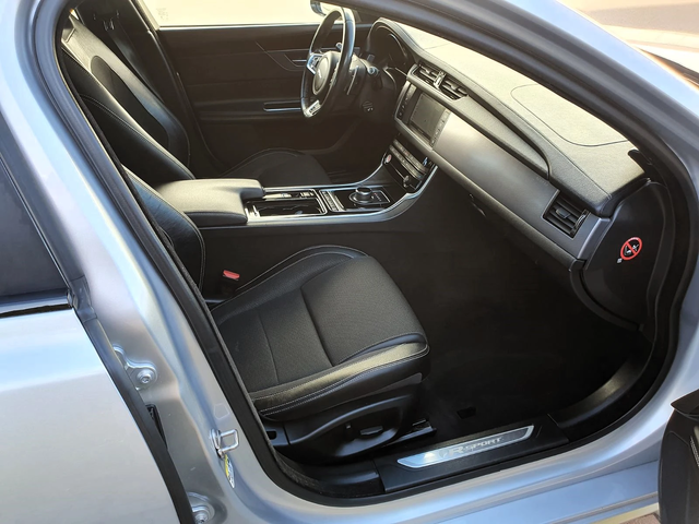 Jaguar Xf 2.0d R-Sport 4WD/240/ - автомобили, коли, обяви за нови и употребявани 11