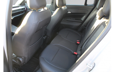 jeep-avenger-summit-1-2-e-hybrid-48v-petrol-100-hp-6-dct - 5