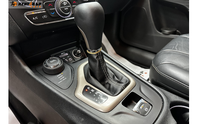 Jeep Cherokee 2.2M-Jet Night Eagle 4WD - автомобили, коли, обяви за нови и употребявани 11