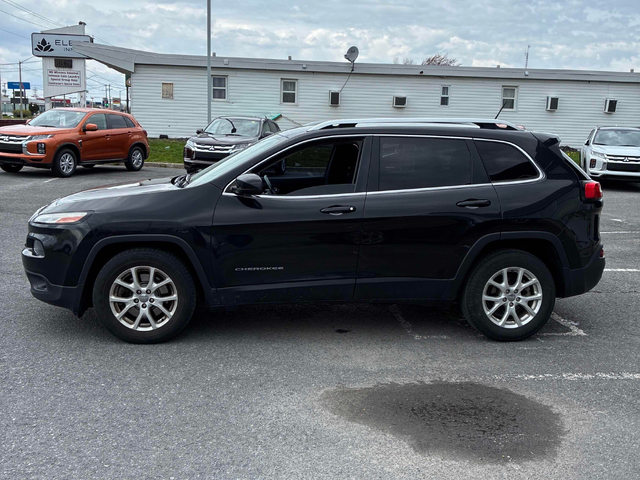 Jeep Cherokee 2.4L 4cyl FWD - автомобили, коли, обяви за нови и употребявани 1