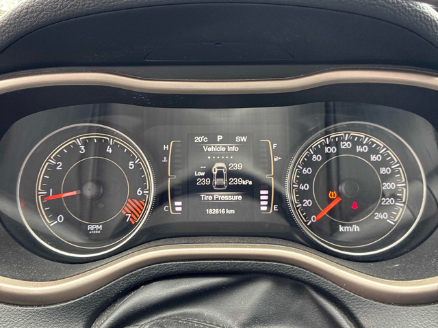 Jeep Cherokee 2.4L 4cyl FWD - автомобили, коли, обяви за нови и употребявани 7