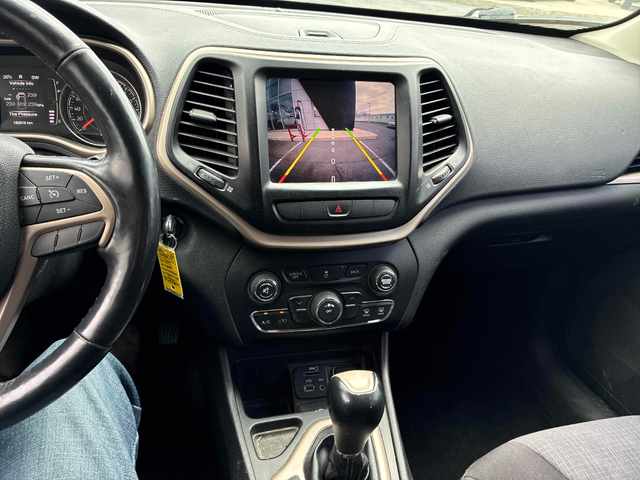 Jeep Cherokee 2.4L 4cyl FWD - автомобили, коли, обяви за нови и употребявани 8