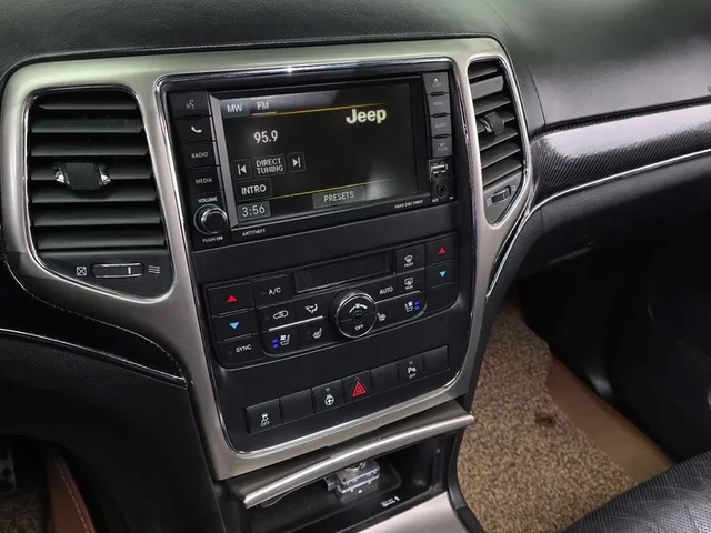 Jeep Cherokee 3.0 Diesel Overland - автомобили, коли, обяви за нови и употребявани 13