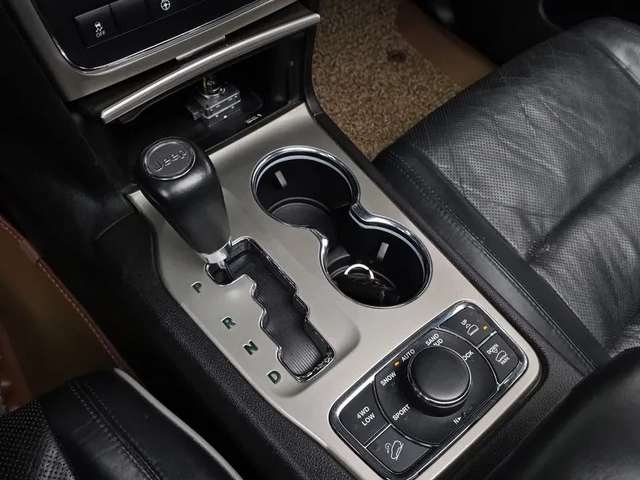 Jeep Cherokee 3.0 Diesel Overland - автомобили, коли, обяви за нови и употребявани 8