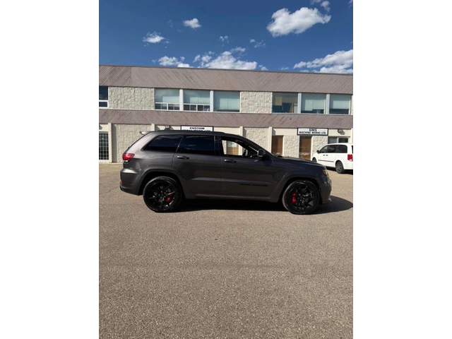 Jeep Cherokee SRT* DISTRONIC* ОБДУХ* 360* KEYLESS - автомобили, коли, обяви за нови и употребявани 3