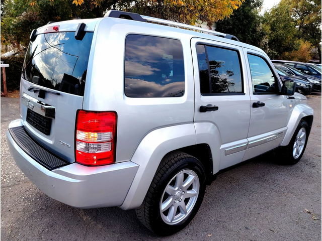 Jeep Commander 2.8CRD/LIMITED/NAVI - автомобили, коли, обяви за нови и употребявани 3