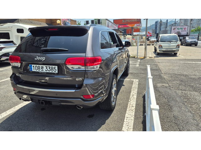 Jeep Grand Cherokee - автомобили, коли, обяви за нови и употребявани 3