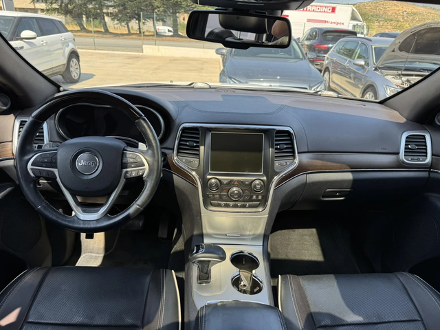 Jeep Grand cherokee 3.0* 250ps* 4x4* Overland* Distr* Pano* Navi - автомобили, коли, обяви за нови и употребявани 10
