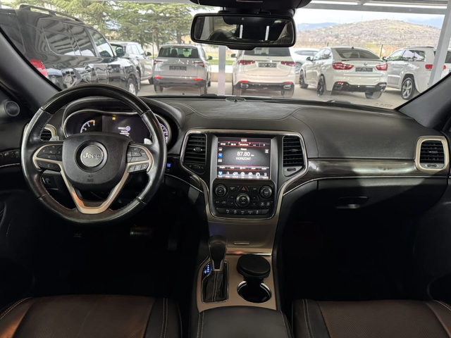 Jeep Grand cherokee 3.0* 250ps* 4x4* 136хл.км* Overland* Distr* Pano* - автомобили, коли, обяви за нови и употребявани 10