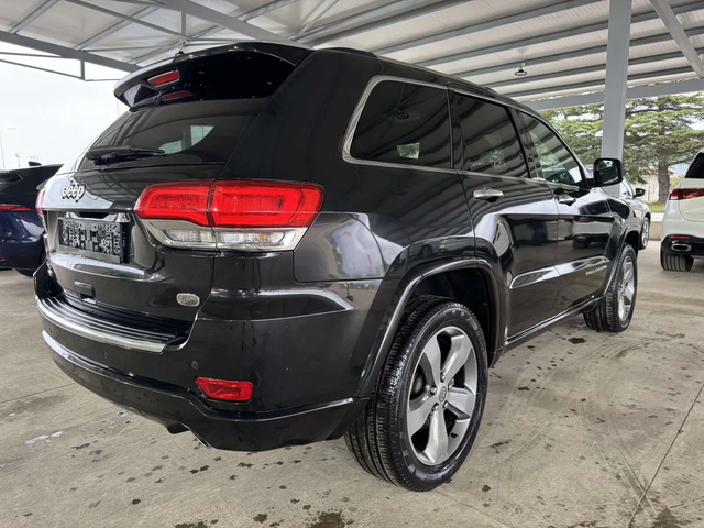 Jeep Grand cherokee 3.0* 250ps* 4x4* 136хл.км* Overland* Distr* Pano* - автомобили, коли, обяви за нови и употребявани 4