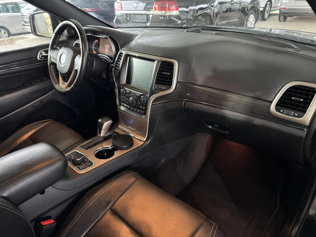 Jeep Grand cherokee 3.0* 250ps* 4x4* 136хл.км* Overland* Distr* Pano* - автомобили, коли, обяви за нови и употребявани 9