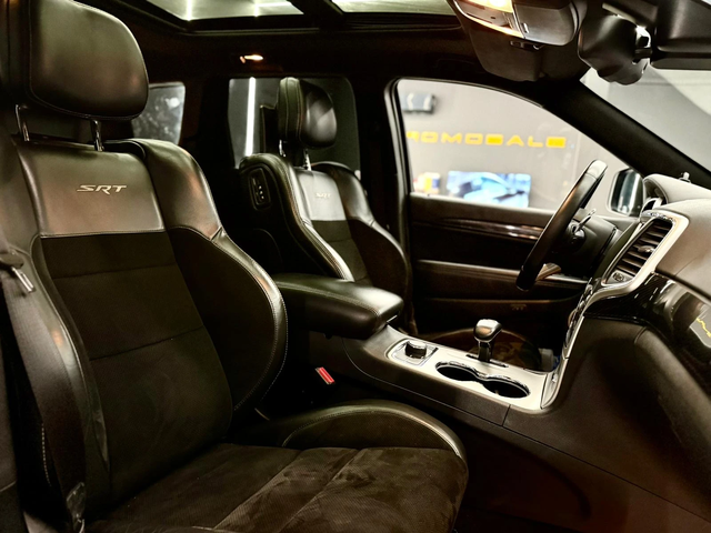 Jeep Grand cherokee SRT* V8 HEMI* Quadra-Trac* Панорама* Лизинг - автомобили, коли, обяви за нови и употребявани 12