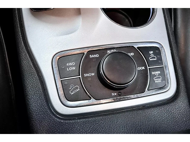 Jeep Grand cherokee SUMMIT* DISTRONIK* V6 PENTASTAR* ОБДУХ* HARMAN* ВЪ - автомобили, коли, обяви за нови и употребявани 12