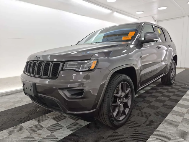 Jeep Grand cherokee 80TH ANNIVERSARY EDITION| PANO| 2 КЛЮЧА| - автомобили, коли, обяви за нови и употребявани 0