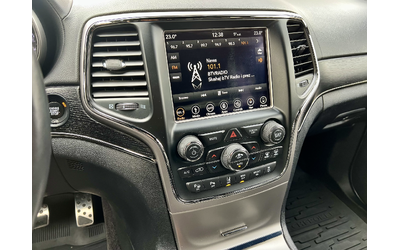 jeep-grand-cherokee-5-7-v8-hemi-summit-awd - 5