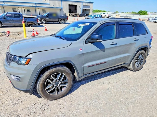 Jeep Grand cherokee TRAILHAWK / 5.7 / ПАНОРАМА / ПОДГРЕВИ - автомобили, коли, обяви за нови и употребявани 2