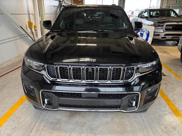 Jeep Grand cherokee Overland * CARFAX * АВТО КРЕДИТ * - автомобили, коли, обяви за нови и употребявани 3