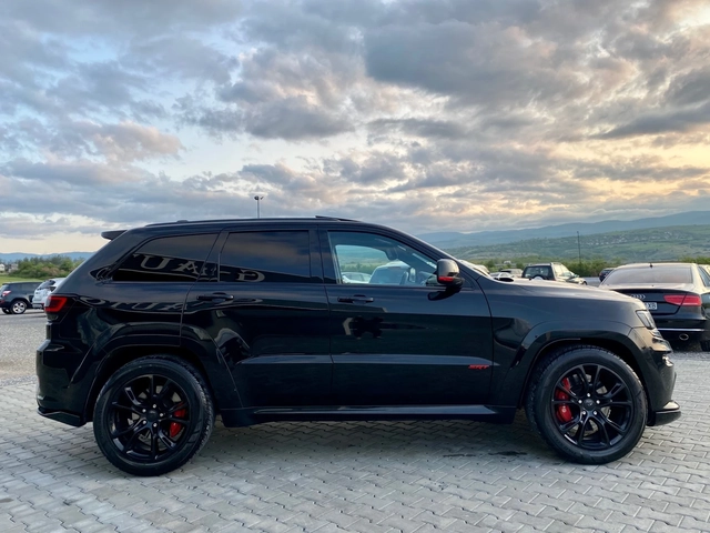 Jeep Grand cherokee 6.4 SRT - автомобили, коли, обяви за нови и употребявани 4