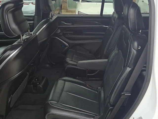 Jeep Grand Cherokee L| OVERLAND| ПРЕДСТАВИТЕЛСТВО| ЛИЗИНГ| PANO| ОБДУХ - автомобили, коли, обяви за нови и употребявани 11