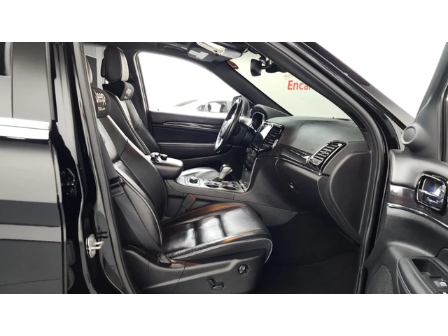 Jeep Grand cherokee 3.6 OVERLAND/ ОБДУХВАНЕ / DISTRONIC / PANO - автомобили, коли, обяви за нови и употребявани 11