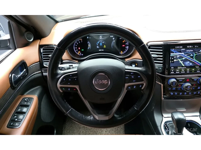 Jeep Grand cherokee 3.6 OVERLAND / ОБДУХ / DISTRONIC / PANO / ВЪЗДУХ - автомобили, коли, обяви за нови и употребявани 8