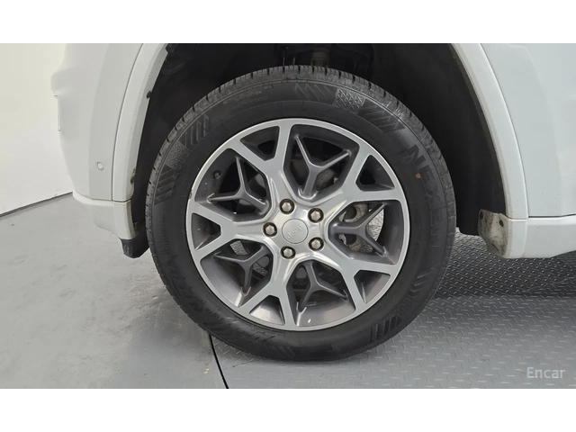 Jeep Grand cherokee 3.6 OVERLAND / ОБДУХ / DISTRONIC / PANO / ВЪЗДУХ - автомобили, коли, обяви за нови и употребявани 4