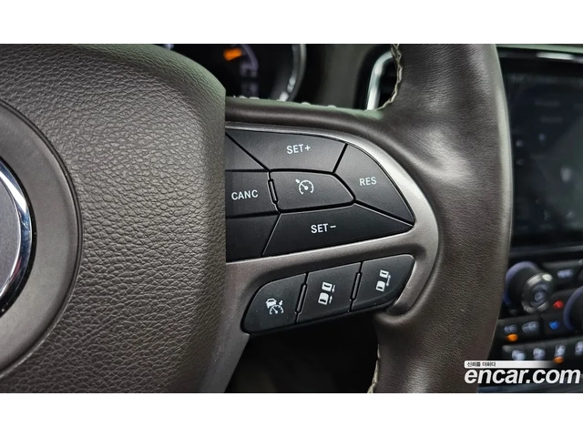 Jeep Grand cherokee 3.6 / OVERLAND / ОБДУХ / PANO / DISTRONIC / ВЪЗДУХ - автомобили, коли, обяви за нови и употребявани 9