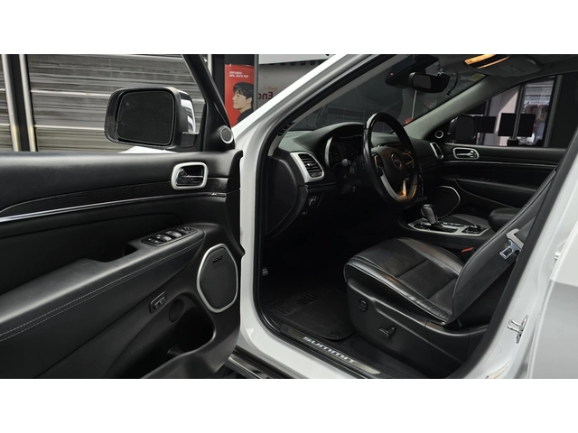 Jeep Grand cherokee 2020* SUMMIT* ОБДУХ* ДИСТРОНИК* HARMAN* PANO* 8ZF* - автомобили, коли, обяви за нови и употребявани 8