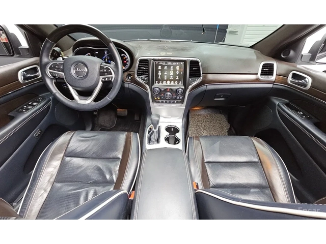 Jeep Grand cherokee 3.6 OVERLAND / ОБДУХ / DISTRONIC / TWO-TONE / PANO - автомобили, коли, обяви за нови и употребявани 5