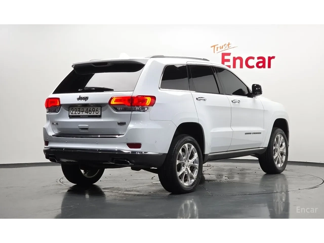 Jeep Grand cherokee 3.6 V6| 4x4Summit| Пано| Дистроник| Въздушно окачв - автомобили, коли, обяви за нови и употребявани 12