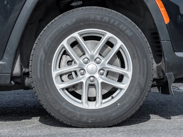 Jeep Grand cherokee Laredo | 7-Seater | Keyless Entry | Blind Spot 4x4 - автомобили, коли, обяви за нови и употребявани 3