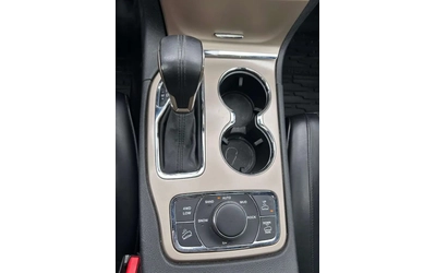 Jeep Wagoneer Summit - автомобили, коли, обяви за нови и употребявани 9