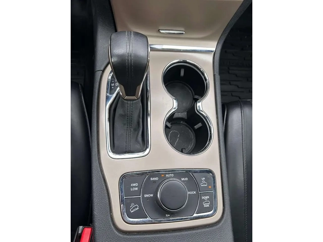 Jeep Wagoneer Summit - автомобили, коли, обяви за нови и употребявани 9