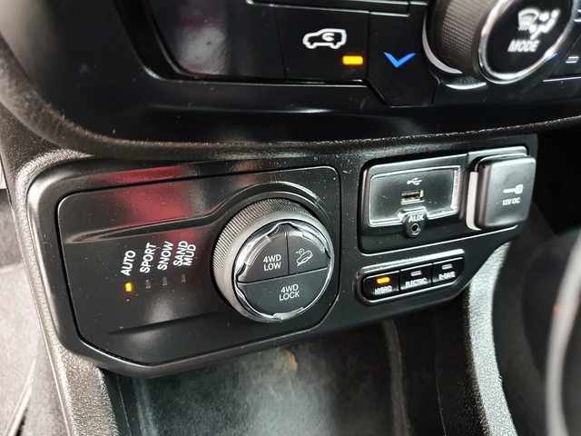 Jeep Renegade 1.3 Plug-in Hybrid 4x4 Automatic - автомобили, коли, обяви за нови и употребявани 9