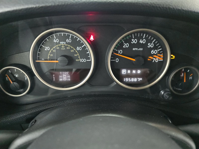 Jeep Wrangler Unlimited 75th Anniversary Edition - автомобили, коли, обяви за нови и употребявани 8