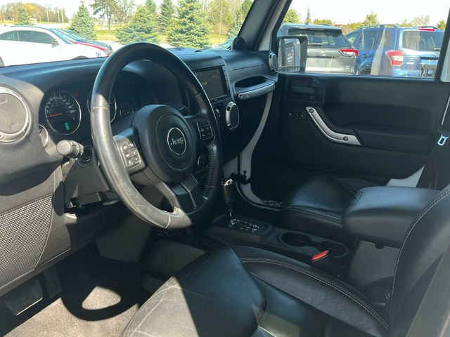 Jeep Wrangler Unlimited Sahara 4WD - автомобили, коли, обяви за нови и употребявани 10