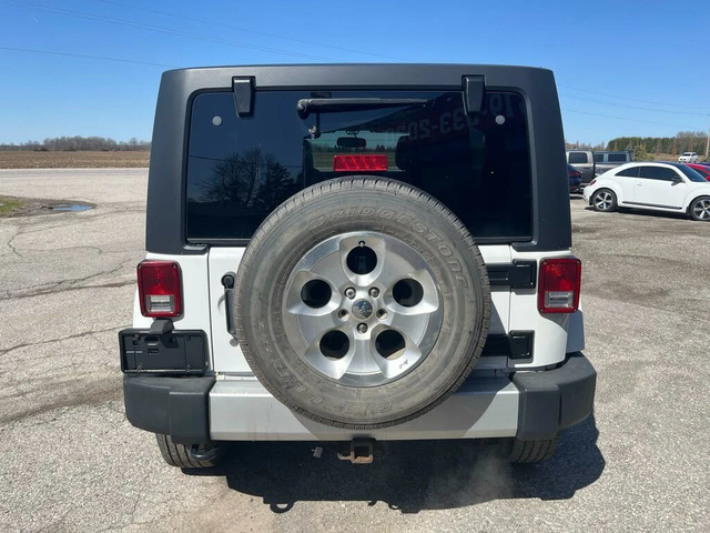 Jeep Wrangler Unlimited Sahara 4WD - автомобили, коли, обяви за нови и употребявани 4