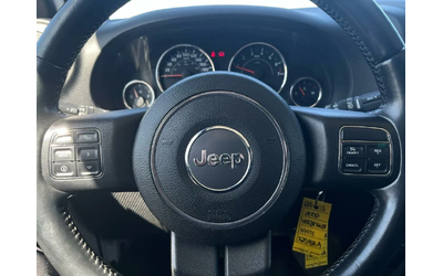 Jeep Wrangler Unlimited Sahara 4WD - автомобили, коли, обяви за нови и употребявани 9