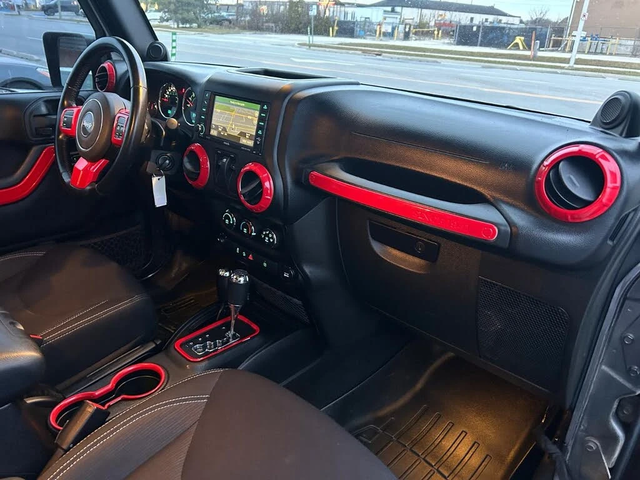 Jeep Wrangler Sahara 4WD - автомобили, коли, обяви за нови и употребявани 12