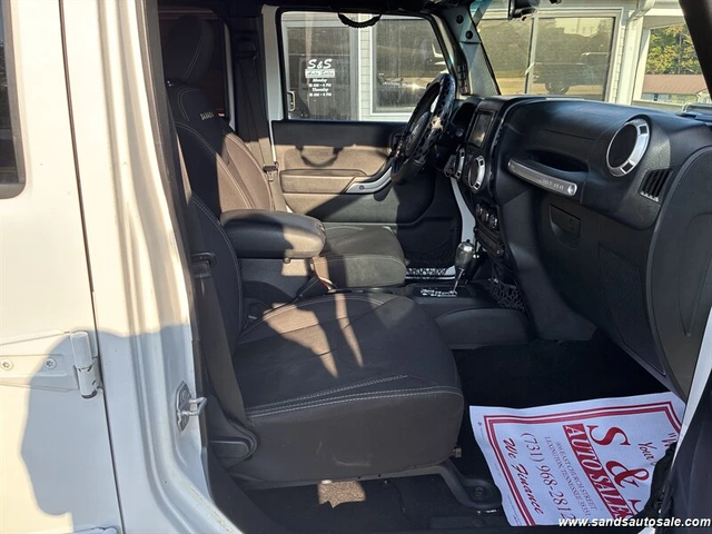 Jeep Wrangler Unlimited Sahara - автомобили, коли, обяви за нови и употребявани 12