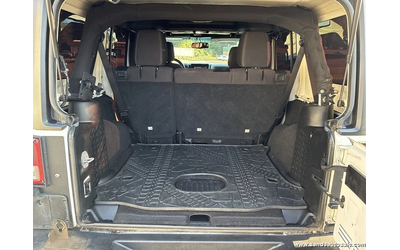 Jeep Wrangler Unlimited Sahara - автомобили, коли, обяви за нови и употребявани 16